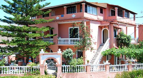 Fondas Studios in Moraitika